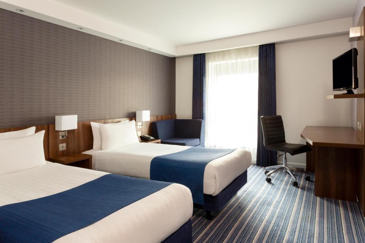 Holiday Inn Express Dunstable, An Ihg Hotel Exterior photo