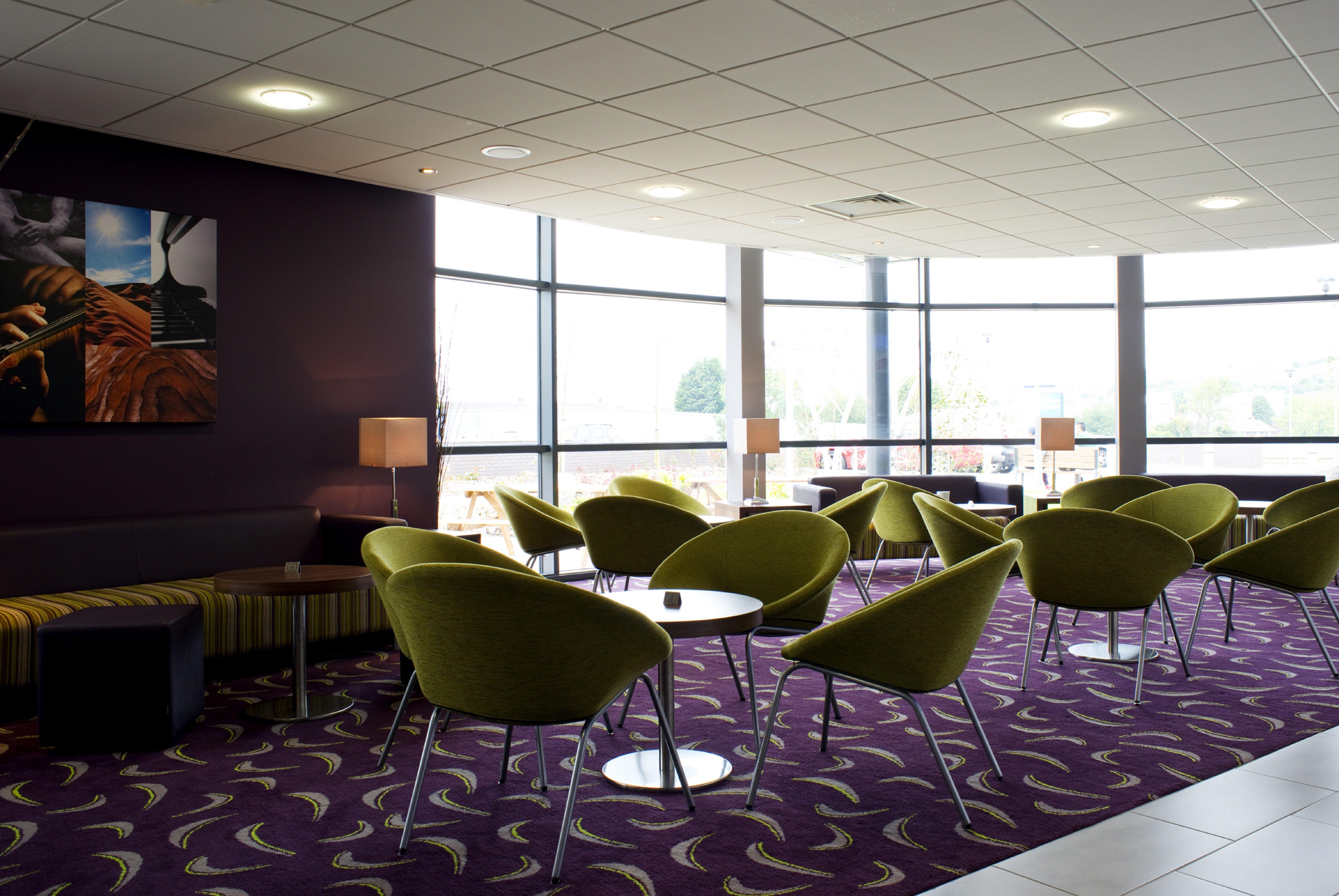 Holiday Inn Express Dunstable, An Ihg Hotel Exterior photo