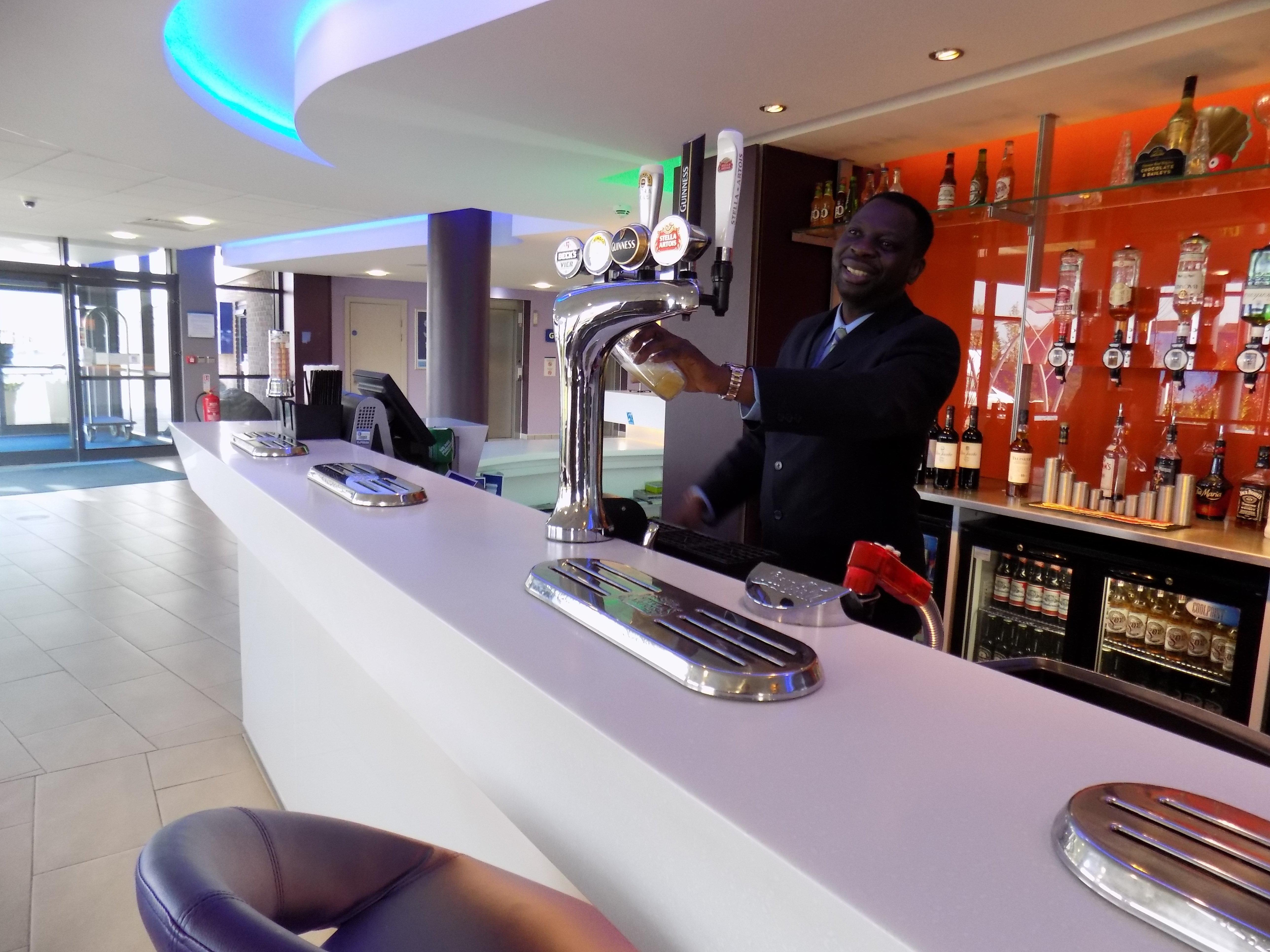 Holiday Inn Express Dunstable, An Ihg Hotel Exterior photo