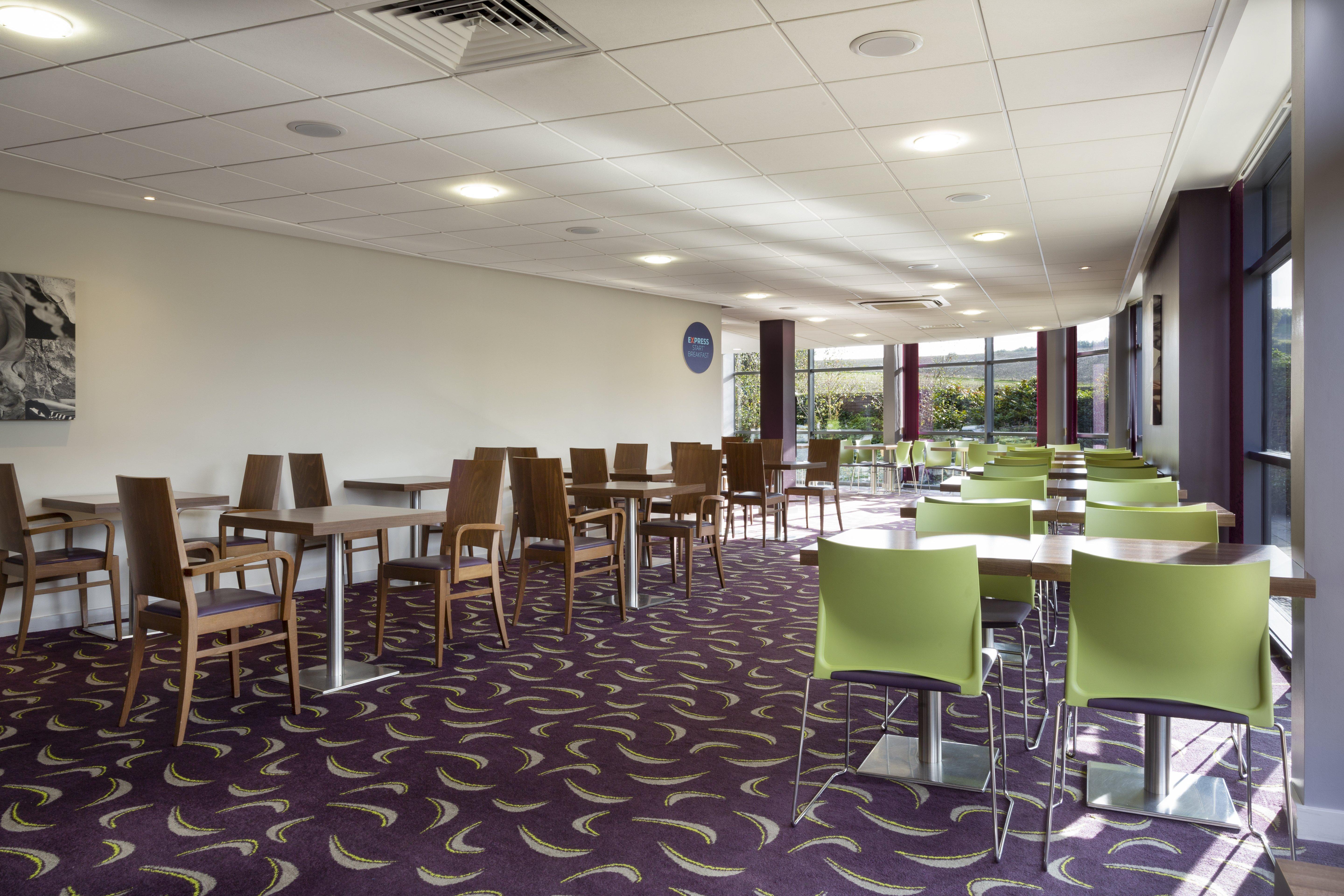 Holiday Inn Express Dunstable, An Ihg Hotel Exterior photo