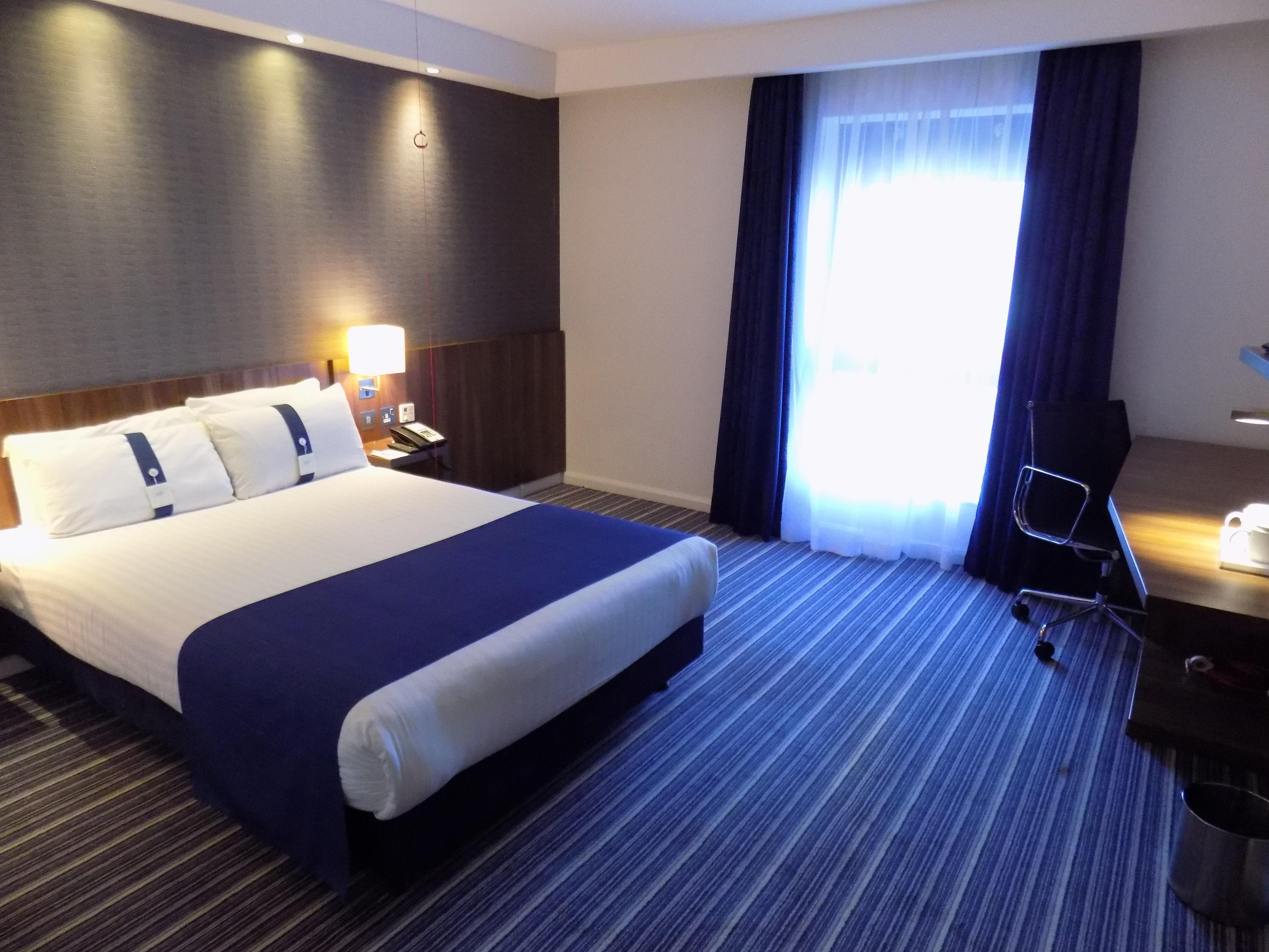 Holiday Inn Express Dunstable, An Ihg Hotel Exterior photo