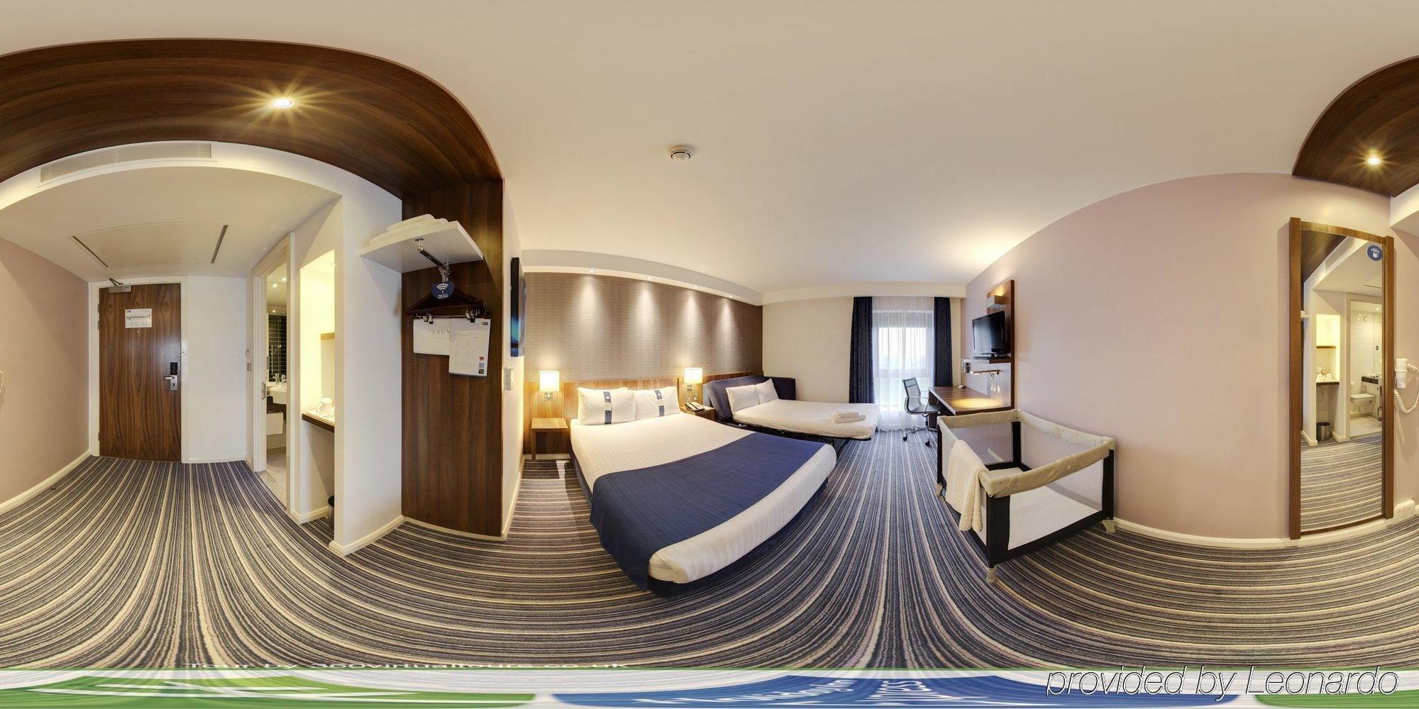 Holiday Inn Express Dunstable, An Ihg Hotel Exterior photo