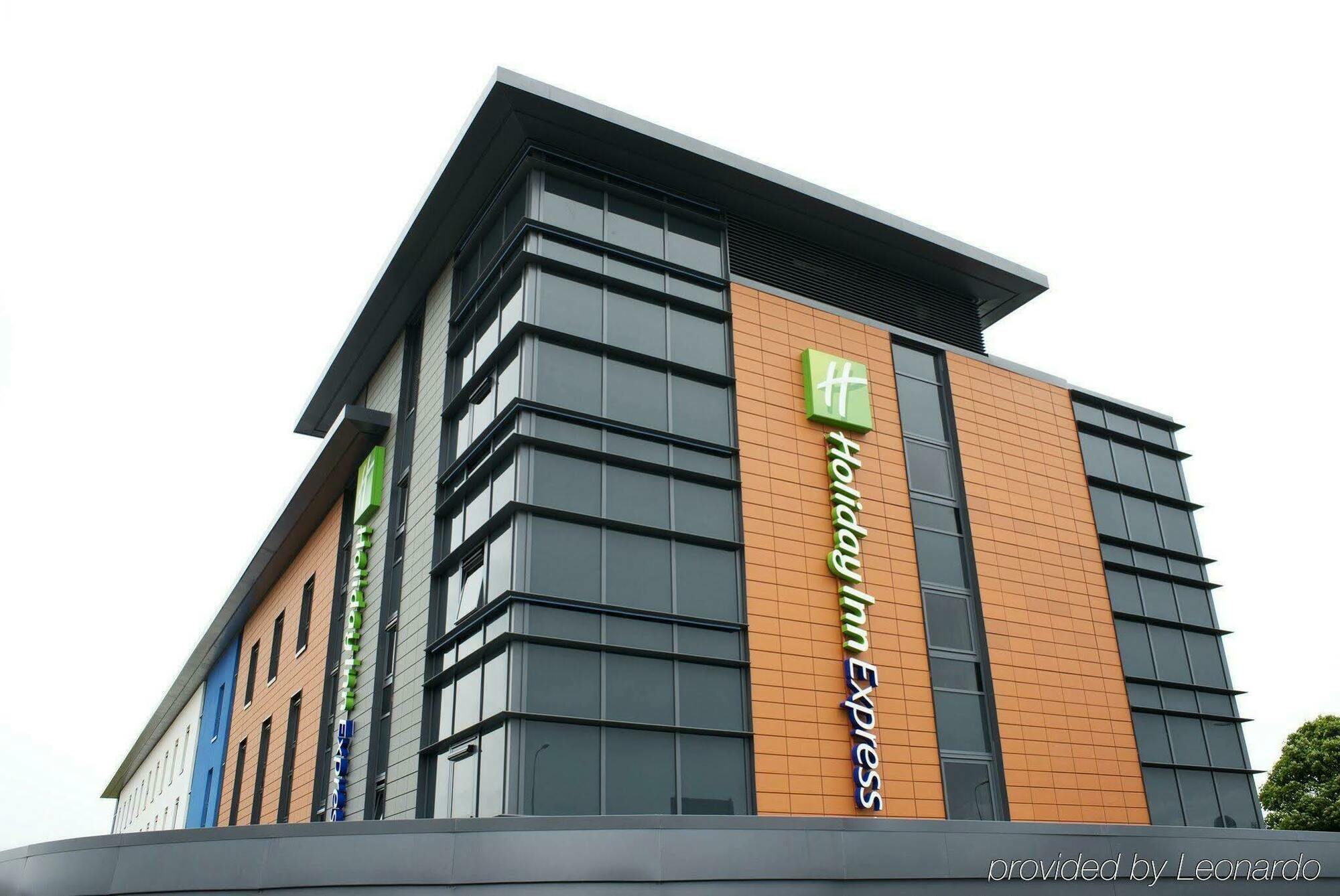 Holiday Inn Express Dunstable, An Ihg Hotel Exterior photo
